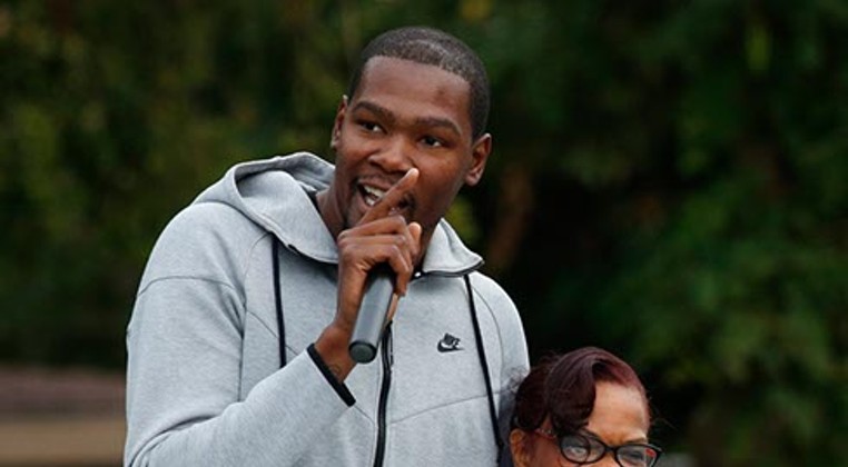 Kevin Durant opens a new basketball court at North Highland Elementary