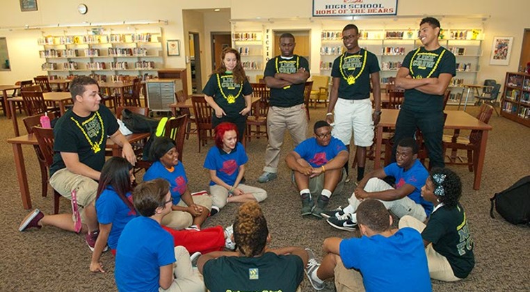Link Crew program builds foundation for freshmen