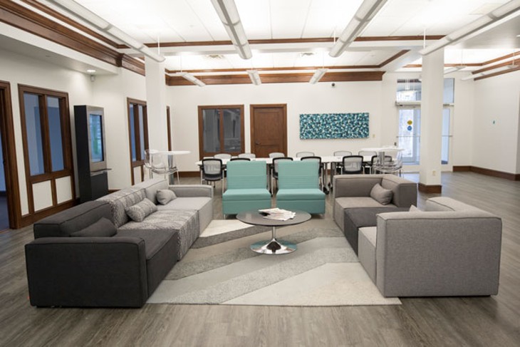 Vault 405 features include a presentation room, meeting rooms, a podcasting room, personal workstations, storage, private offices, mail service and complimentary tea and coffee. (Photos Citizens Bank of Edmond / Vault 405 / provided)
